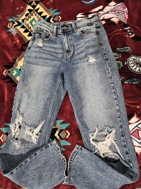Cello Women's Light Blue Distressed Straight-Leg Jeans